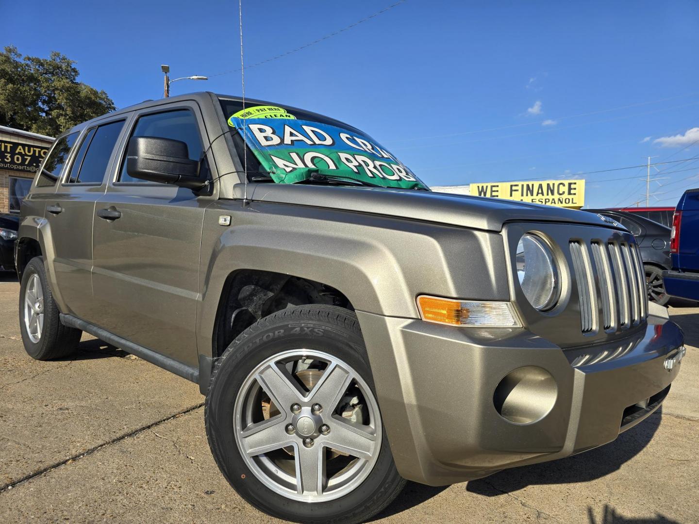 2008 GRAY Jeep Patriot Sport (1J8FT28W38D) with an 2.4L L4 DOHC 16V engine, AUTO transmission, located at 2660 S.Garland Avenue, Garland, TX, 75041, (469) 298-3118, 32.885387, -96.656776 - Photo#0