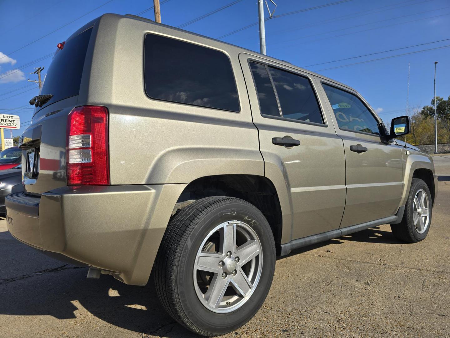 2008 GRAY Jeep Patriot Sport (1J8FT28W38D) with an 2.4L L4 DOHC 16V engine, AUTO transmission, located at 2660 S.Garland Avenue, Garland, TX, 75041, (469) 298-3118, 32.885387, -96.656776 - Photo#3