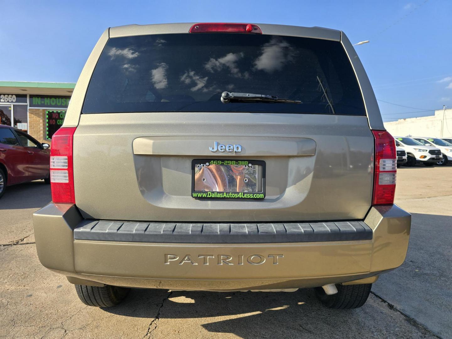2008 GRAY Jeep Patriot Sport (1J8FT28W38D) with an 2.4L L4 DOHC 16V engine, AUTO transmission, located at 2660 S.Garland Avenue, Garland, TX, 75041, (469) 298-3118, 32.885387, -96.656776 - Photo#4