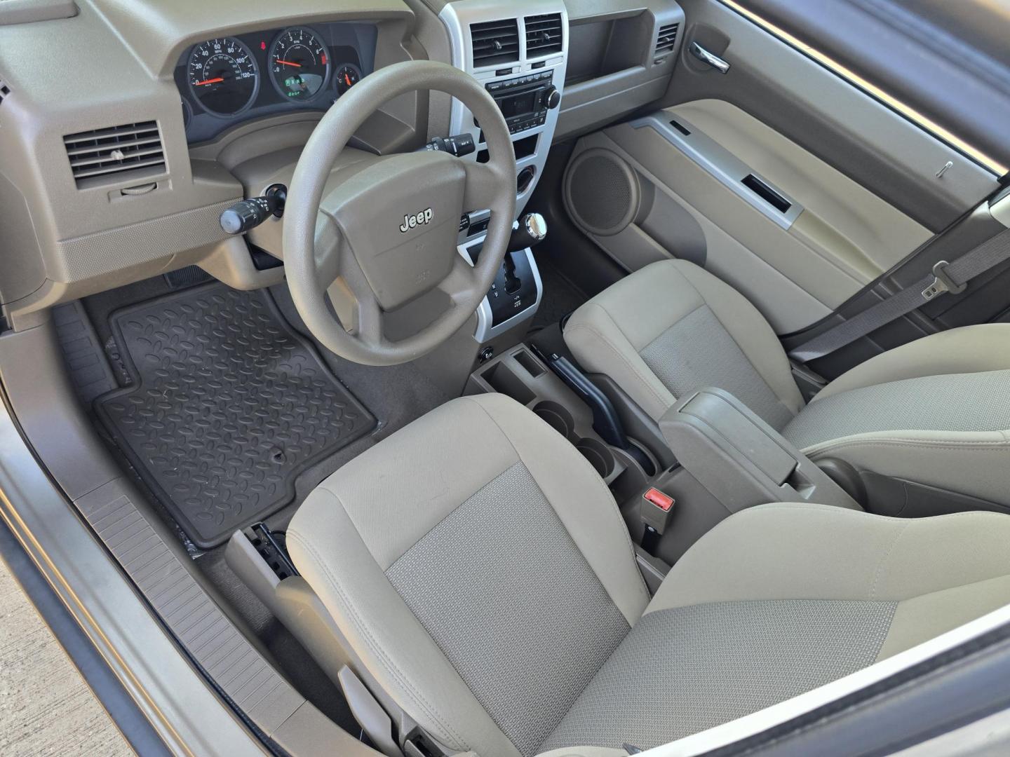 2008 GRAY Jeep Patriot Sport (1J8FT28W38D) with an 2.4L L4 DOHC 16V engine, AUTO transmission, located at 2660 S.Garland Avenue, Garland, TX, 75041, (469) 298-3118, 32.885387, -96.656776 - Photo#10