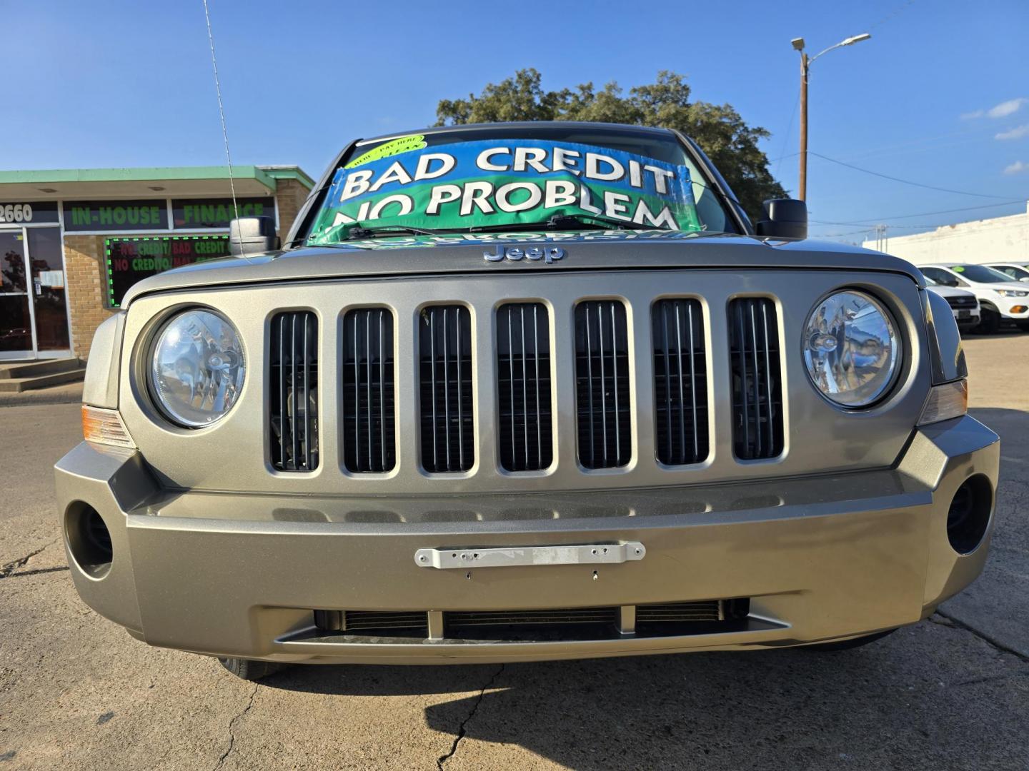 2008 GRAY Jeep Patriot Sport (1J8FT28W38D) with an 2.4L L4 DOHC 16V engine, AUTO transmission, located at 2660 S.Garland Avenue, Garland, TX, 75041, (469) 298-3118, 32.885387, -96.656776 - Photo#9