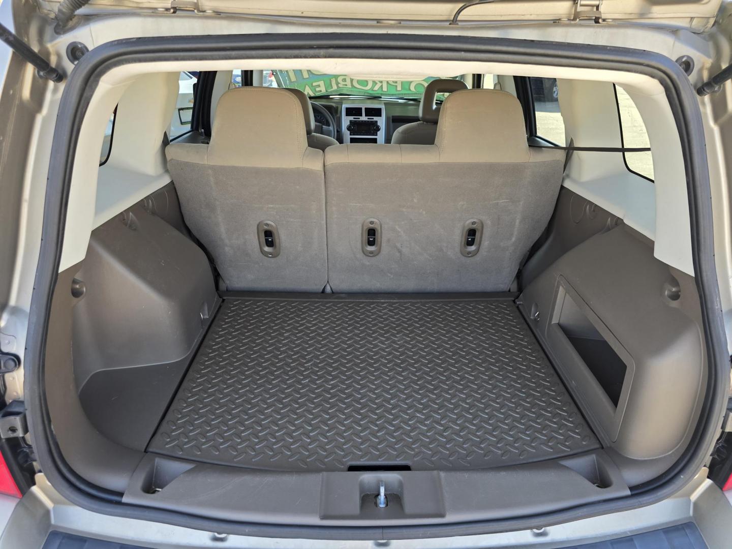 2008 GRAY Jeep Patriot Sport (1J8FT28W38D) with an 2.4L L4 DOHC 16V engine, AUTO transmission, located at 2660 S.Garland Avenue, Garland, TX, 75041, (469) 298-3118, 32.885387, -96.656776 - Photo#15