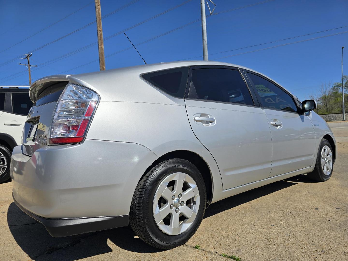 2008 SILVER Toyota Prius 4-Door Liftback (JTDKB20U587) with an 1.5L L4 DOHC 16V HYBRID engine, Automatic CVT Overdrive transmission, located at 2660 S.Garland Avenue, Garland, TX, 75041, (469) 298-3118, 32.885387, -96.656776 - Photo#3