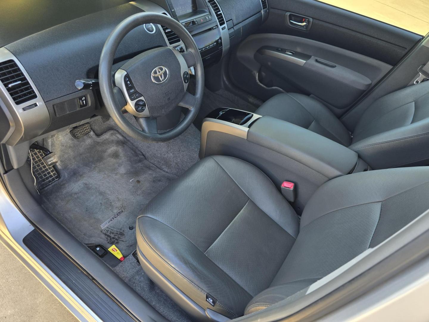 2008 SILVER Toyota Prius 4-Door Liftback (JTDKB20U587) with an 1.5L L4 DOHC 16V HYBRID engine, Automatic CVT Overdrive transmission, located at 2660 S.Garland Avenue, Garland, TX, 75041, (469) 298-3118, 32.885387, -96.656776 - Photo#10