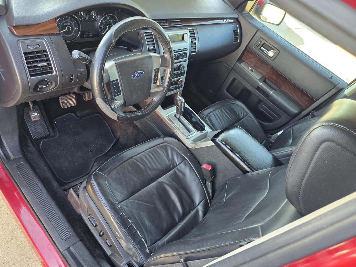 2009 RED Ford Flex SEL (2FMDK52C49B) with an 3.5L V6 DOHC 24V engine, 6-Speed Automatic transmission, located at 2660 S.Garland Avenue, Garland, TX, 75041, (469) 298-3118, 32.885387, -96.656776 - Photo#10
