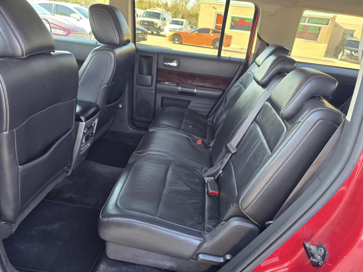 2009 RED Ford Flex SEL (2FMDK52C49B) with an 3.5L V6 DOHC 24V engine, 6-Speed Automatic transmission, located at 2660 S.Garland Avenue, Garland, TX, 75041, (469) 298-3118, 32.885387, -96.656776 - Photo#15