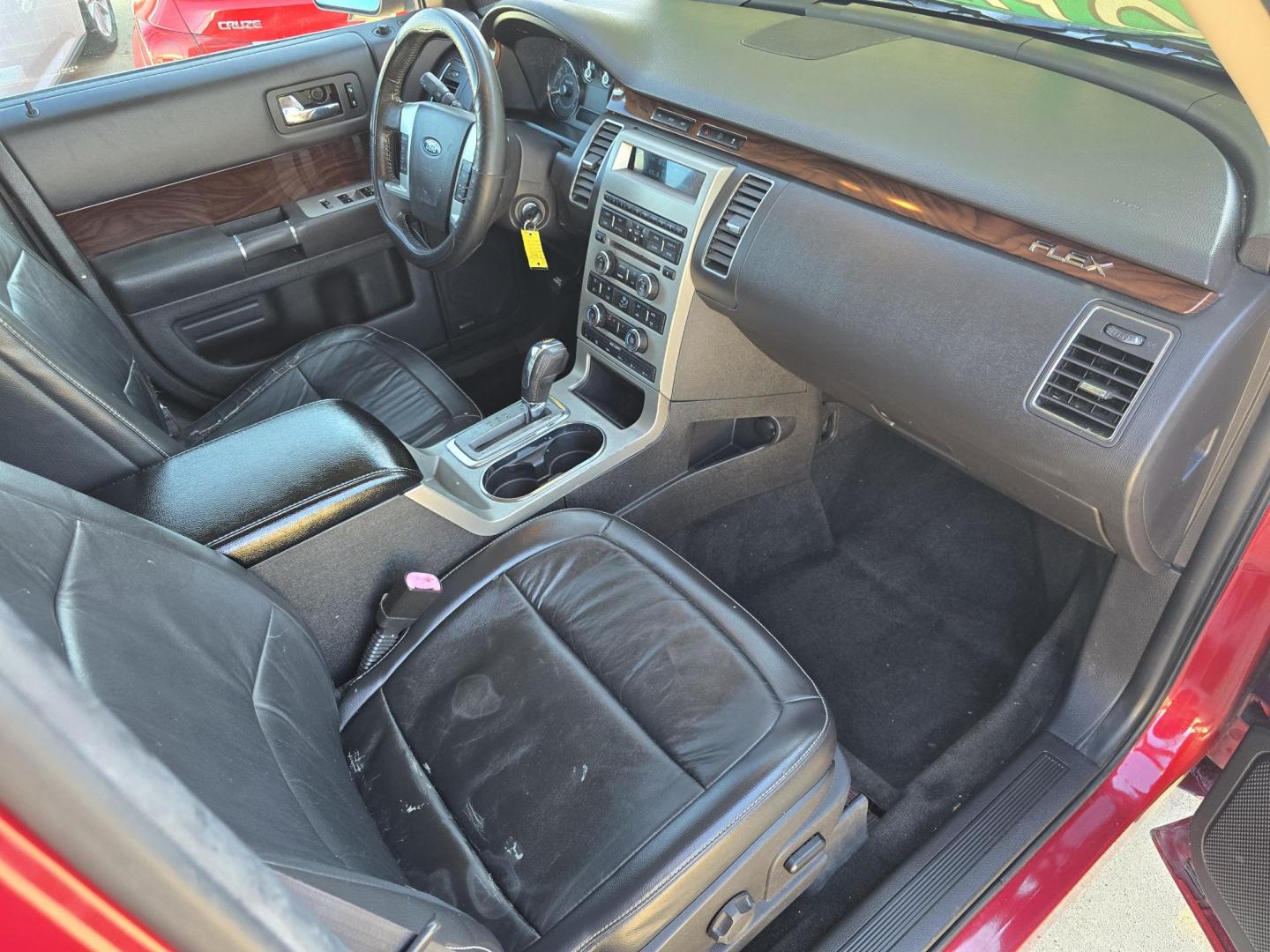 2009 RED Ford Flex SEL (2FMDK52C49B) with an 3.5L V6 DOHC 24V engine, 6-Speed Automatic transmission, located at 2660 S.Garland Avenue, Garland, TX, 75041, (469) 298-3118, 32.885387, -96.656776 - Photo#20