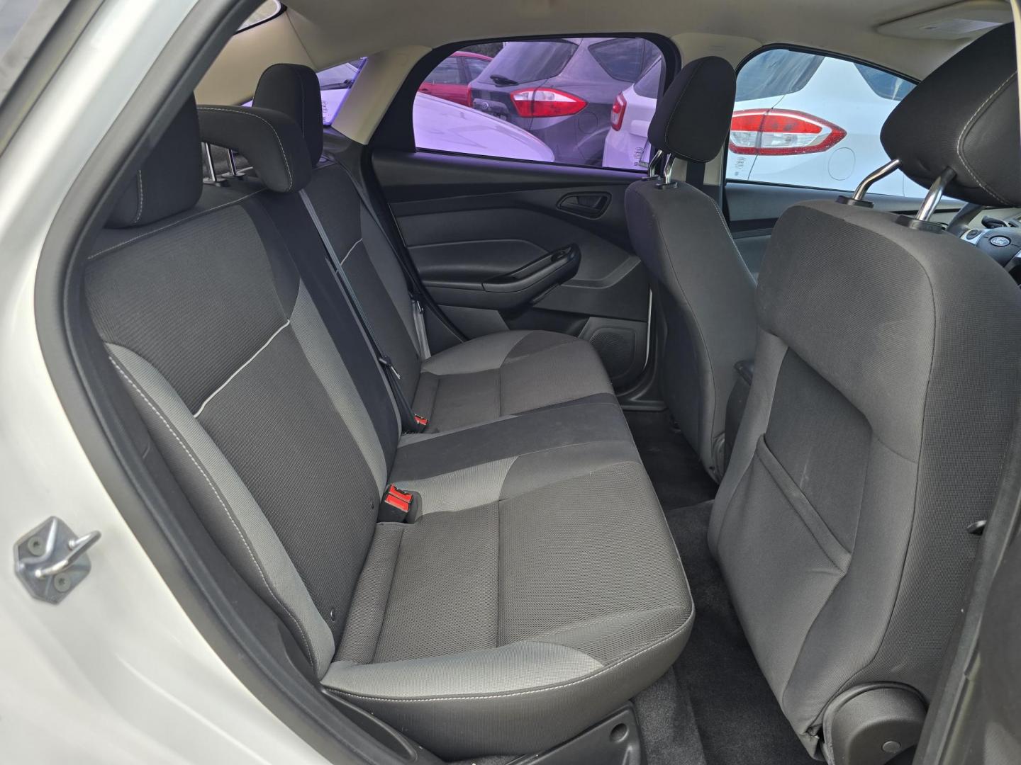 2012 WHITE Ford Focus SE (1FAHP3F21CL) with an 2.0L L4 DOHC 16V engine, AUTO transmission, located at 2660 S.Garland Avenue, Garland, TX, 75041, (469) 298-3118, 32.885387, -96.656776 - Photo#15