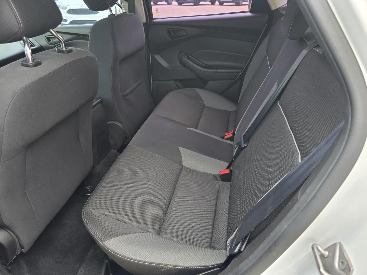 2012 WHITE Ford Focus SE (1FAHP3F21CL) with an 2.0L L4 DOHC 16V engine, AUTO transmission, located at 2660 S.Garland Avenue, Garland, TX, 75041, (469) 298-3118, 32.885387, -96.656776 - Photo#14