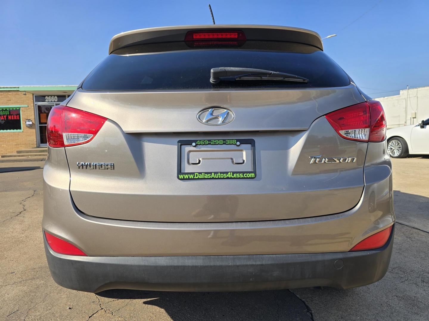 2012 Hyundai Tucson GLS (KM8JU3AC6CU) with an 2.4L L4 DOHC 16V engine, 6-Speed Automatic transmission, located at 2660 S.Garland Avenue, Garland, TX, 75041, (469) 298-3118, 32.885387, -96.656776 - Photo#4