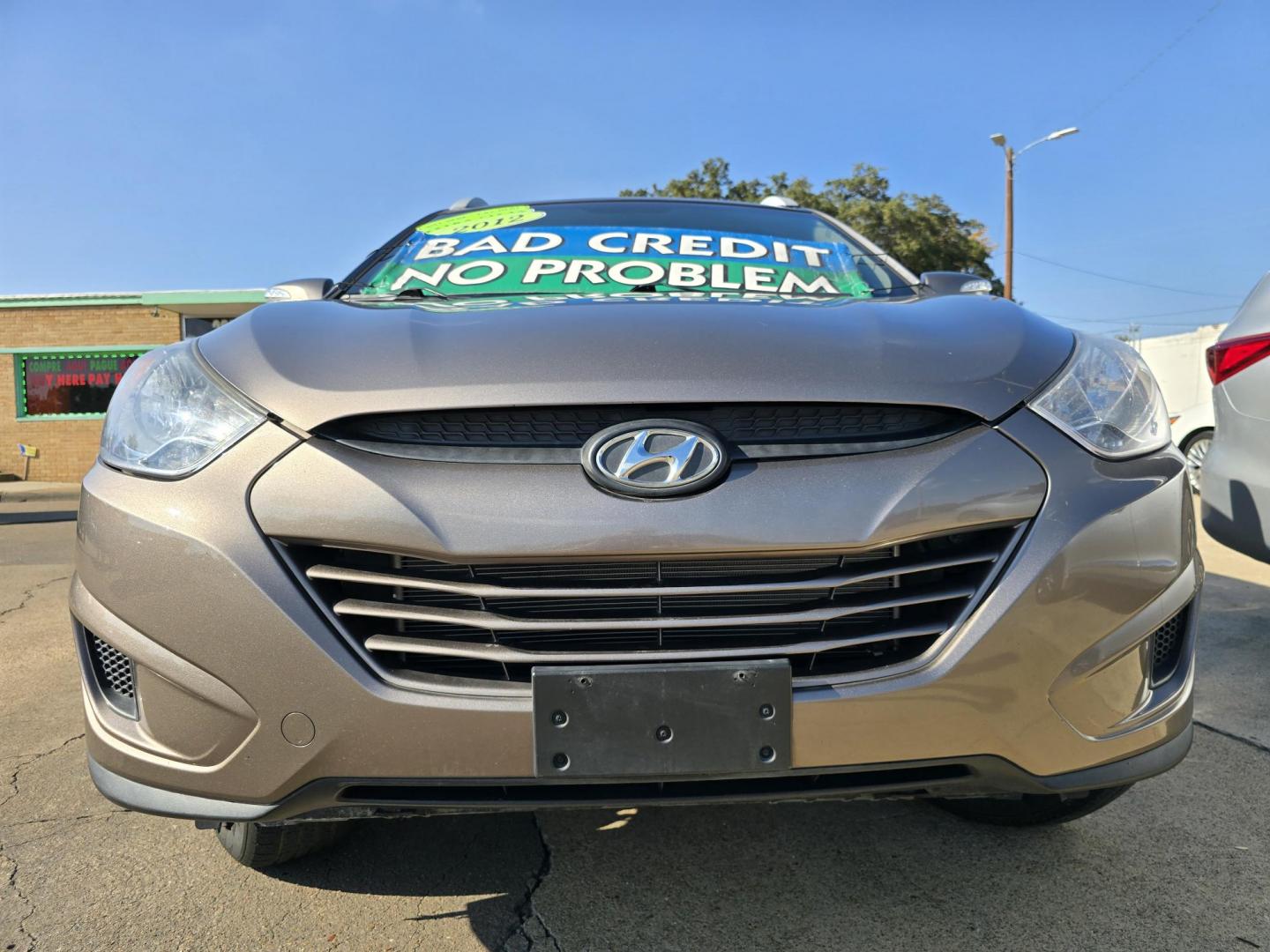 2012 Hyundai Tucson GLS (KM8JU3AC6CU) with an 2.4L L4 DOHC 16V engine, 6-Speed Automatic transmission, located at 2660 S.Garland Avenue, Garland, TX, 75041, (469) 298-3118, 32.885387, -96.656776 - Photo#9