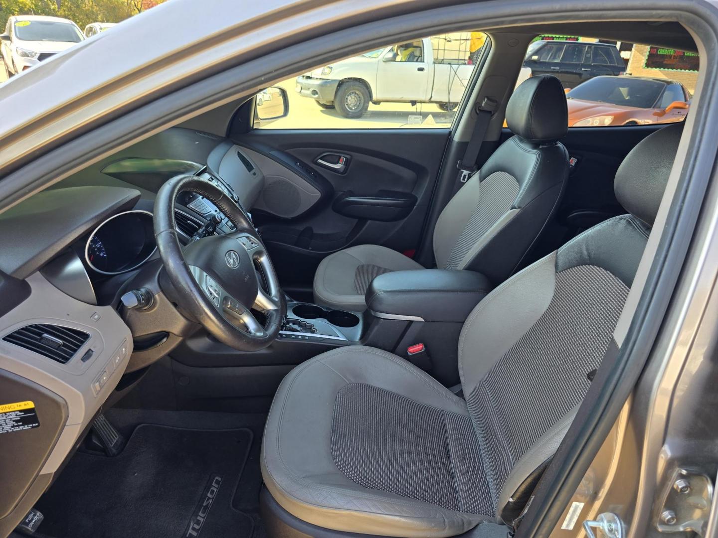 2012 Hyundai Tucson GLS (KM8JU3AC6CU) with an 2.4L L4 DOHC 16V engine, 6-Speed Automatic transmission, located at 2660 S.Garland Avenue, Garland, TX, 75041, (469) 298-3118, 32.885387, -96.656776 - Photo#11