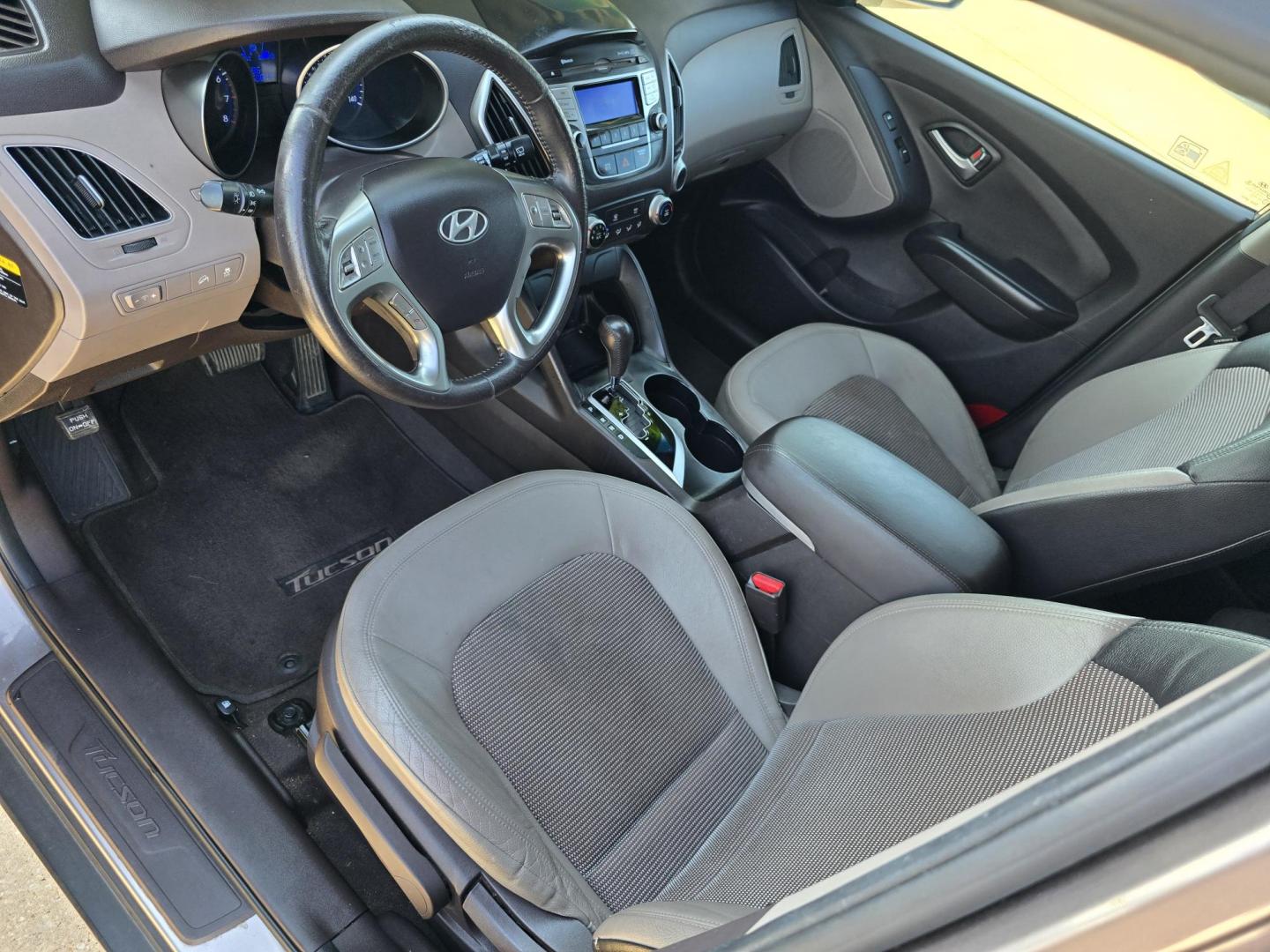 2012 Hyundai Tucson GLS (KM8JU3AC6CU) with an 2.4L L4 DOHC 16V engine, 6-Speed Automatic transmission, located at 2660 S.Garland Avenue, Garland, TX, 75041, (469) 298-3118, 32.885387, -96.656776 - Photo#10