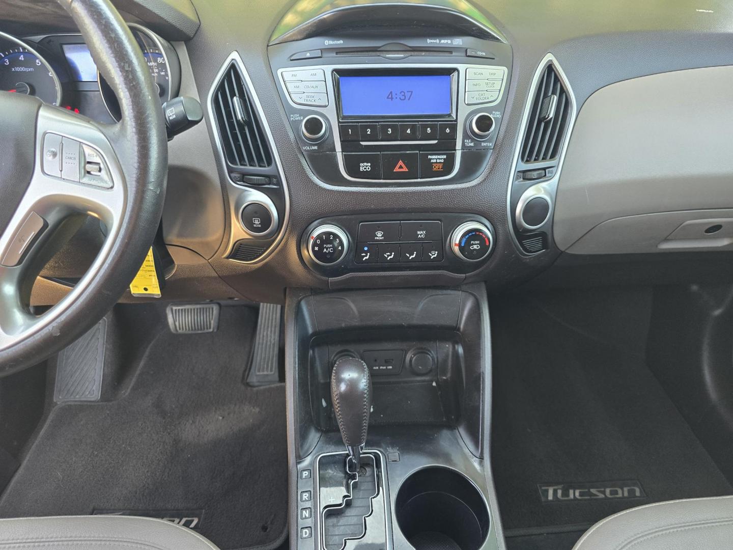 2012 Hyundai Tucson GLS (KM8JU3AC6CU) with an 2.4L L4 DOHC 16V engine, 6-Speed Automatic transmission, located at 2660 S.Garland Avenue, Garland, TX, 75041, (469) 298-3118, 32.885387, -96.656776 - Photo#13