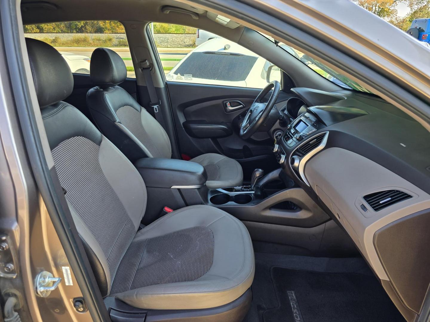 2012 Hyundai Tucson GLS (KM8JU3AC6CU) with an 2.4L L4 DOHC 16V engine, 6-Speed Automatic transmission, located at 2660 S.Garland Avenue, Garland, TX, 75041, (469) 298-3118, 32.885387, -96.656776 - Photo#16