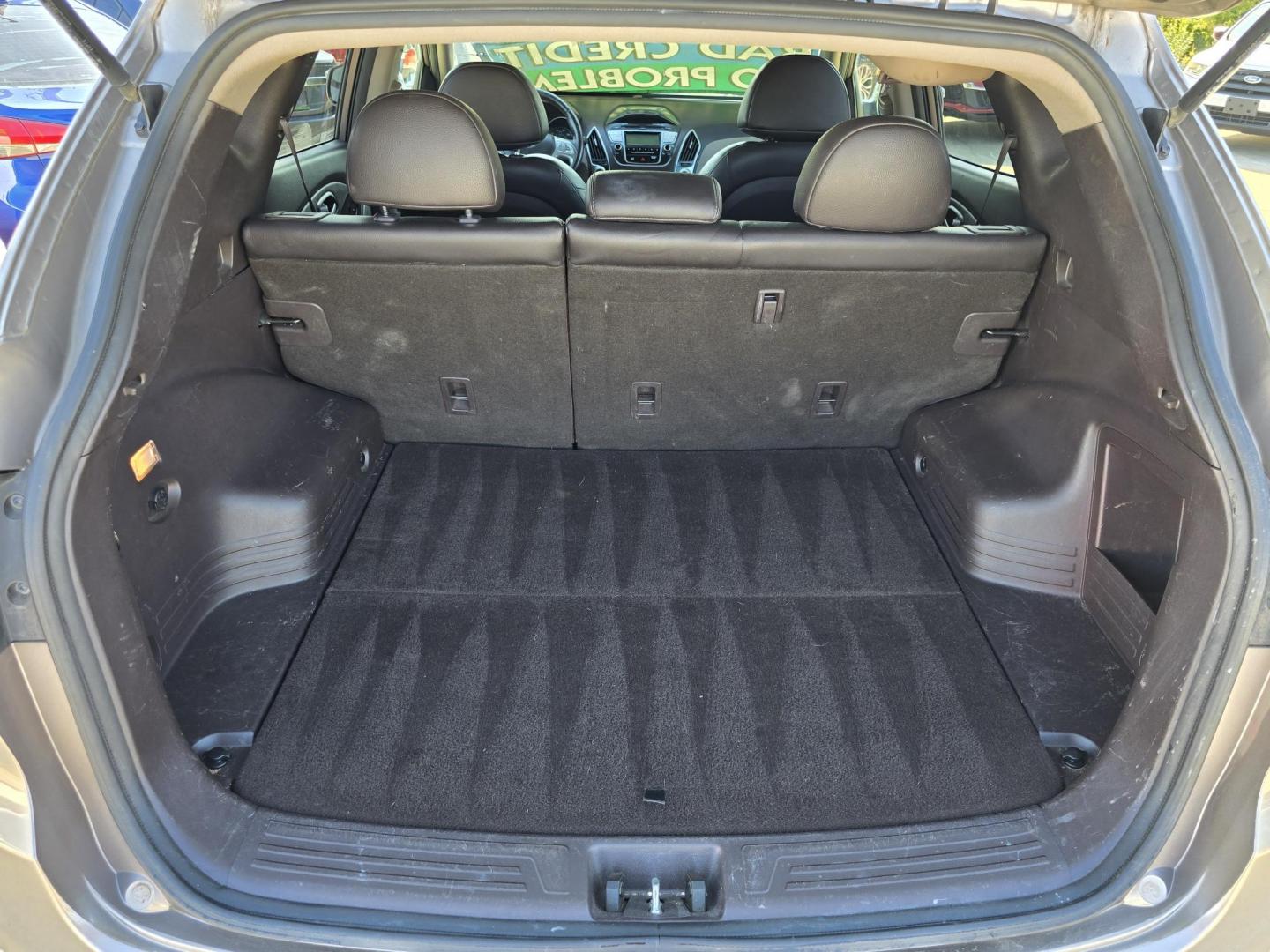 2012 Hyundai Tucson GLS (KM8JU3AC6CU) with an 2.4L L4 DOHC 16V engine, 6-Speed Automatic transmission, located at 2660 S.Garland Avenue, Garland, TX, 75041, (469) 298-3118, 32.885387, -96.656776 - Photo#15