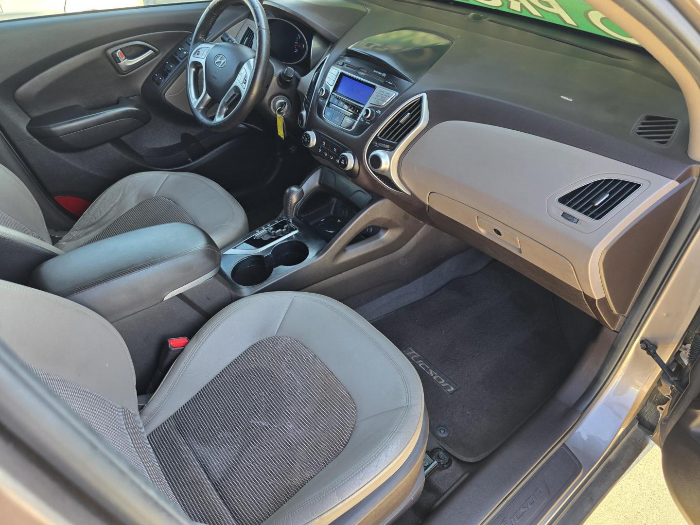 2012 Hyundai Tucson GLS (KM8JU3AC6CU) with an 2.4L L4 DOHC 16V engine, 6-Speed Automatic transmission, located at 2660 S.Garland Avenue, Garland, TX, 75041, (469) 298-3118, 32.885387, -96.656776 - Photo#17