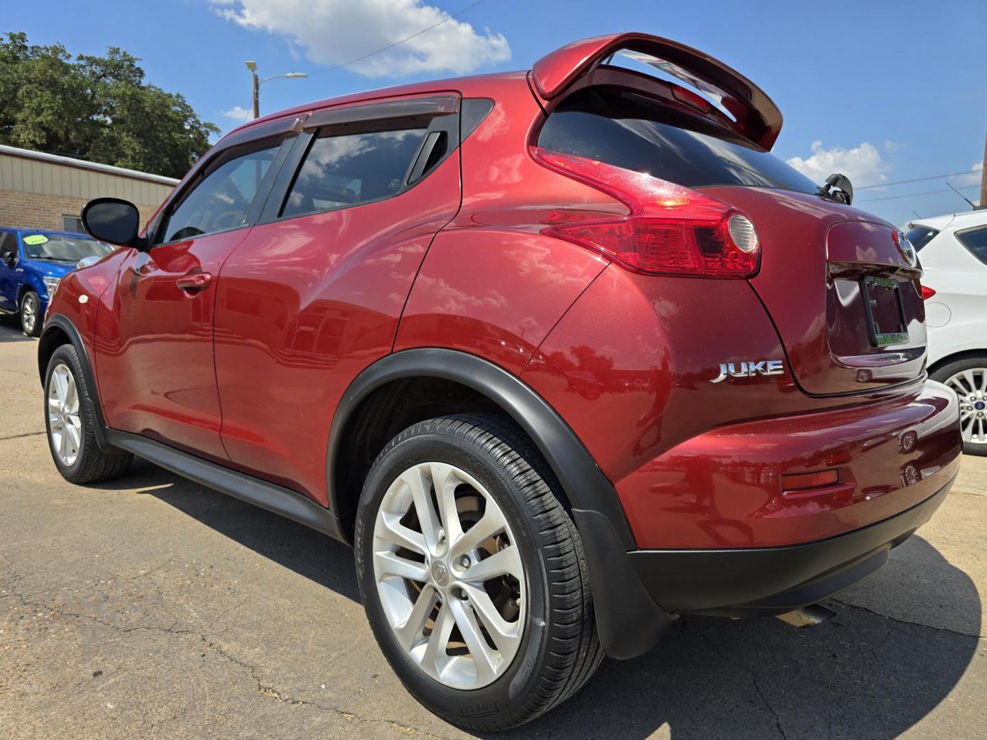 2012 RED /BLACK Nissan Juke SL (JN8AF5MR0CT) with an 1.6L L4 DOHC 16V engine, Continuously Variable Transmission transmission, located at 2660 S.Garland Avenue, Garland, TX, 75041, (469) 298-3118, 32.885387, -96.656776 - Photo#5