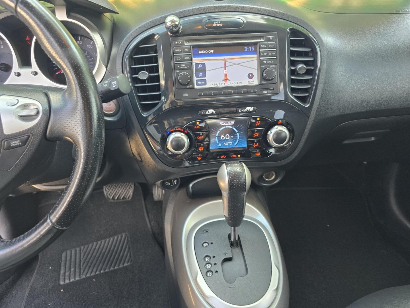 2012 RED /BLACK Nissan Juke SL (JN8AF5MR0CT) with an 1.6L L4 DOHC 16V engine, Continuously Variable Transmission transmission, located at 2660 S.Garland Avenue, Garland, TX, 75041, (469) 298-3118, 32.885387, -96.656776 - Photo#13