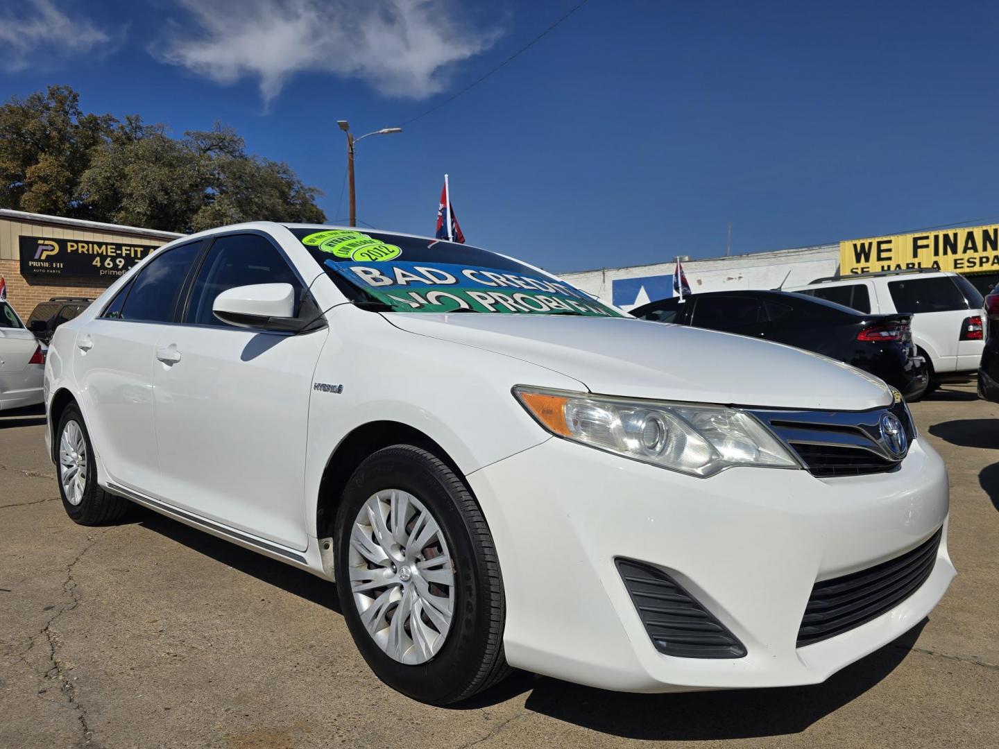 2012 WHITE Toyota Camry Hybrid LE (4T1BD1FK4CU) with an 2.5L L4 DOHC 16V HYBRID engine, Continuously Variable Transmission transmission, located at 2660 S.Garland Avenue, Garland, TX, 75041, (469) 298-3118, 32.885387, -96.656776 - Photo#1