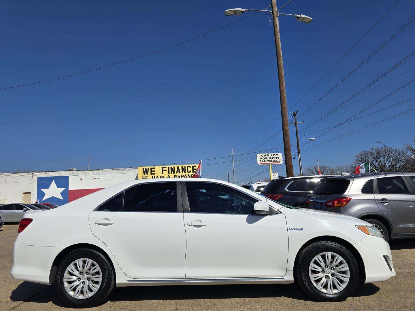 2012 WHITE Toyota Camry Hybrid LE (4T1BD1FK4CU) with an 2.5L L4 DOHC 16V HYBRID engine, Continuously Variable Transmission transmission, located at 2660 S.Garland Avenue, Garland, TX, 75041, (469) 298-3118, 32.885387, -96.656776 - Photo#5