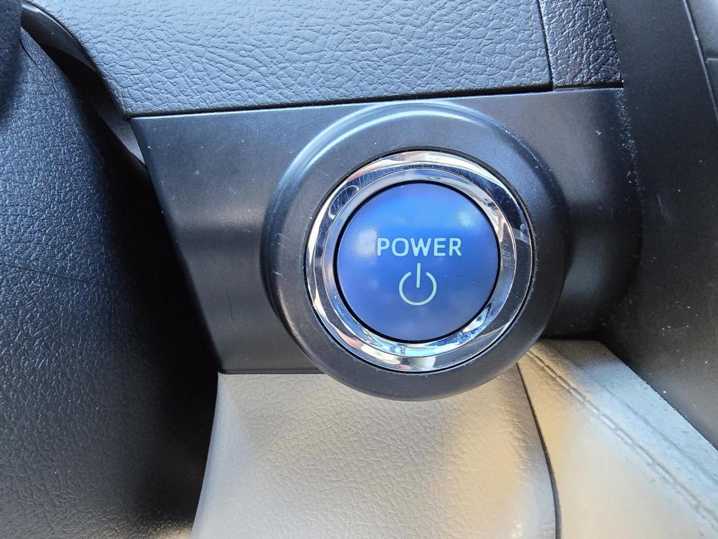 2012 WHITE Toyota Camry Hybrid LE (4T1BD1FK4CU) with an 2.5L L4 DOHC 16V HYBRID engine, Continuously Variable Transmission transmission, located at 2660 S.Garland Avenue, Garland, TX, 75041, (469) 298-3118, 32.885387, -96.656776 - Photo#16