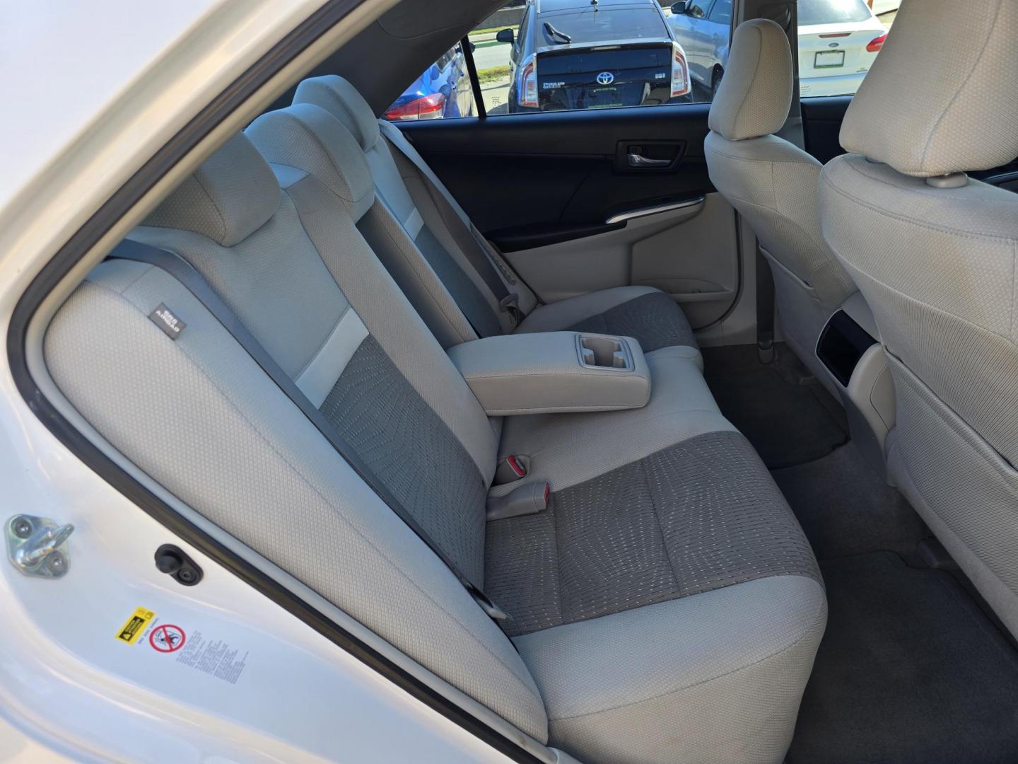 2012 WHITE Toyota Camry Hybrid LE (4T1BD1FK4CU) with an 2.5L L4 DOHC 16V HYBRID engine, Continuously Variable Transmission transmission, located at 2660 S.Garland Avenue, Garland, TX, 75041, (469) 298-3118, 32.885387, -96.656776 - Photo#19