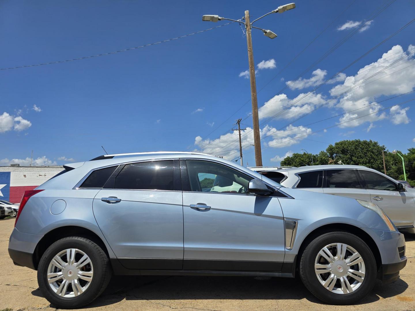2013 BLUE Cadillac SRX (3GYFNGE38DS) with an 3.6L V6 DOHC 24V FFV engine, 6-Speed Automatic transmission, located at 2660 S.Garland Avenue, Garland, TX, 75041, (469) 298-3118, 32.885387, -96.656776 - Photo#2