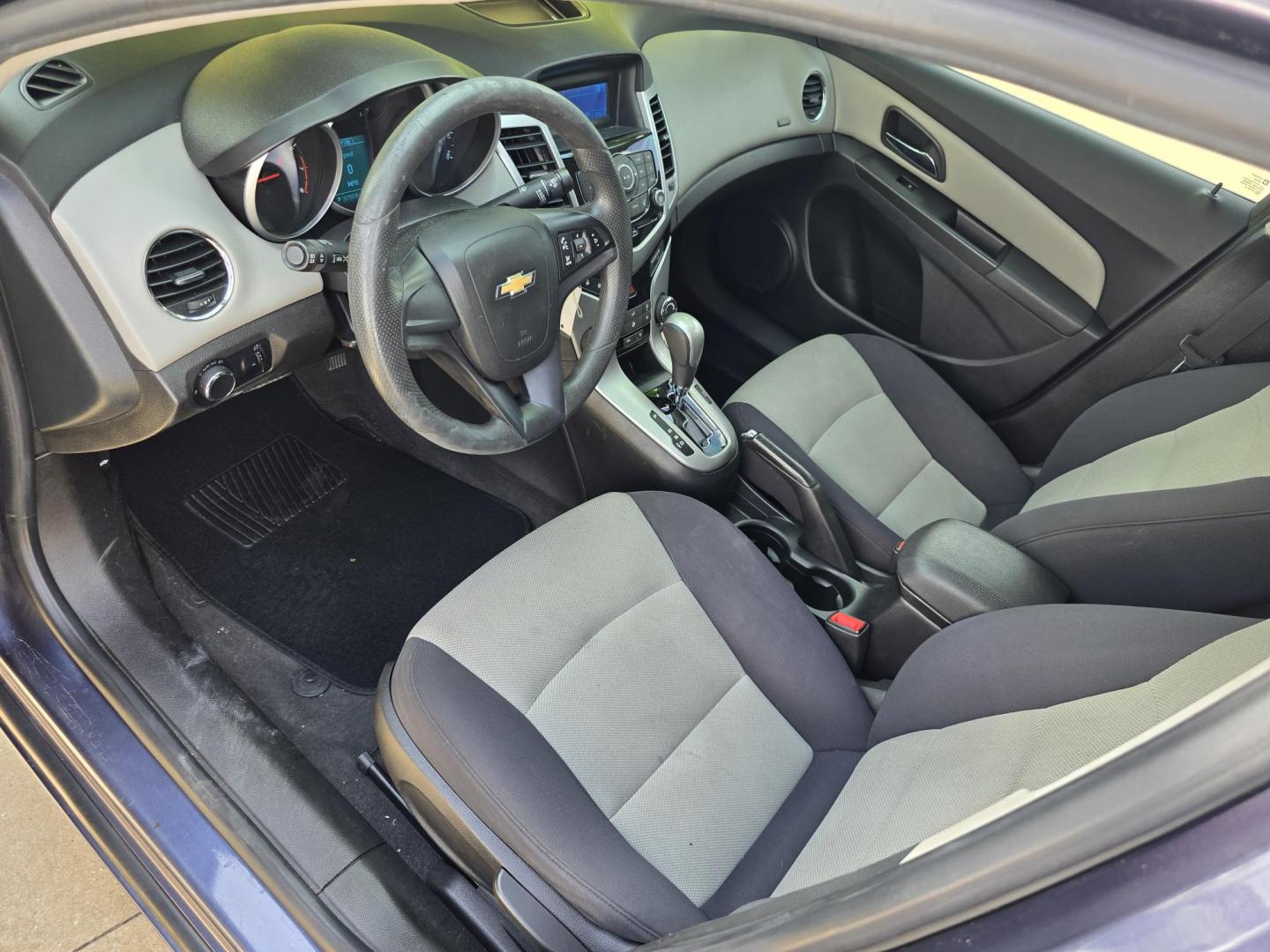 2013 BLUE Chevrolet Cruze LS (1G1PA5SH9D7) with an 1.8L L4 DOHC 16V FFV engine, 6-Speed Automatic transmission, located at 2660 S.Garland Avenue, Garland, TX, 75041, (469) 298-3118, 32.885387, -96.656776 - Photo#10