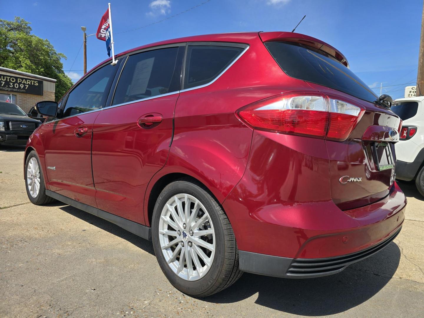 2013 RED Ford C-Max SEL (1FADP5BU1DL) with an 2.0L L4 DOHC 16V HYBRID engine, Continuously Variable Transmission transmission, located at 2660 S.Garland Avenue, Garland, TX, 75041, (469) 298-3118, 32.885387, -96.656776 - Photo#4