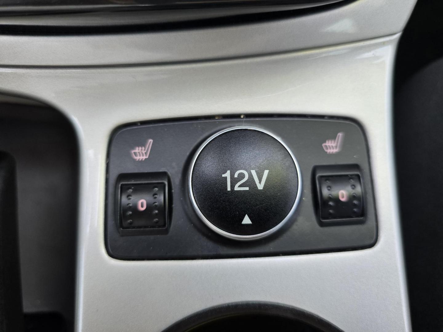 2013 RED Ford C-Max SEL (1FADP5BU1DL) with an 2.0L L4 DOHC 16V HYBRID engine, Continuously Variable Transmission transmission, located at 2660 S.Garland Avenue, Garland, TX, 75041, (469) 298-3118, 32.885387, -96.656776 - Photo#16