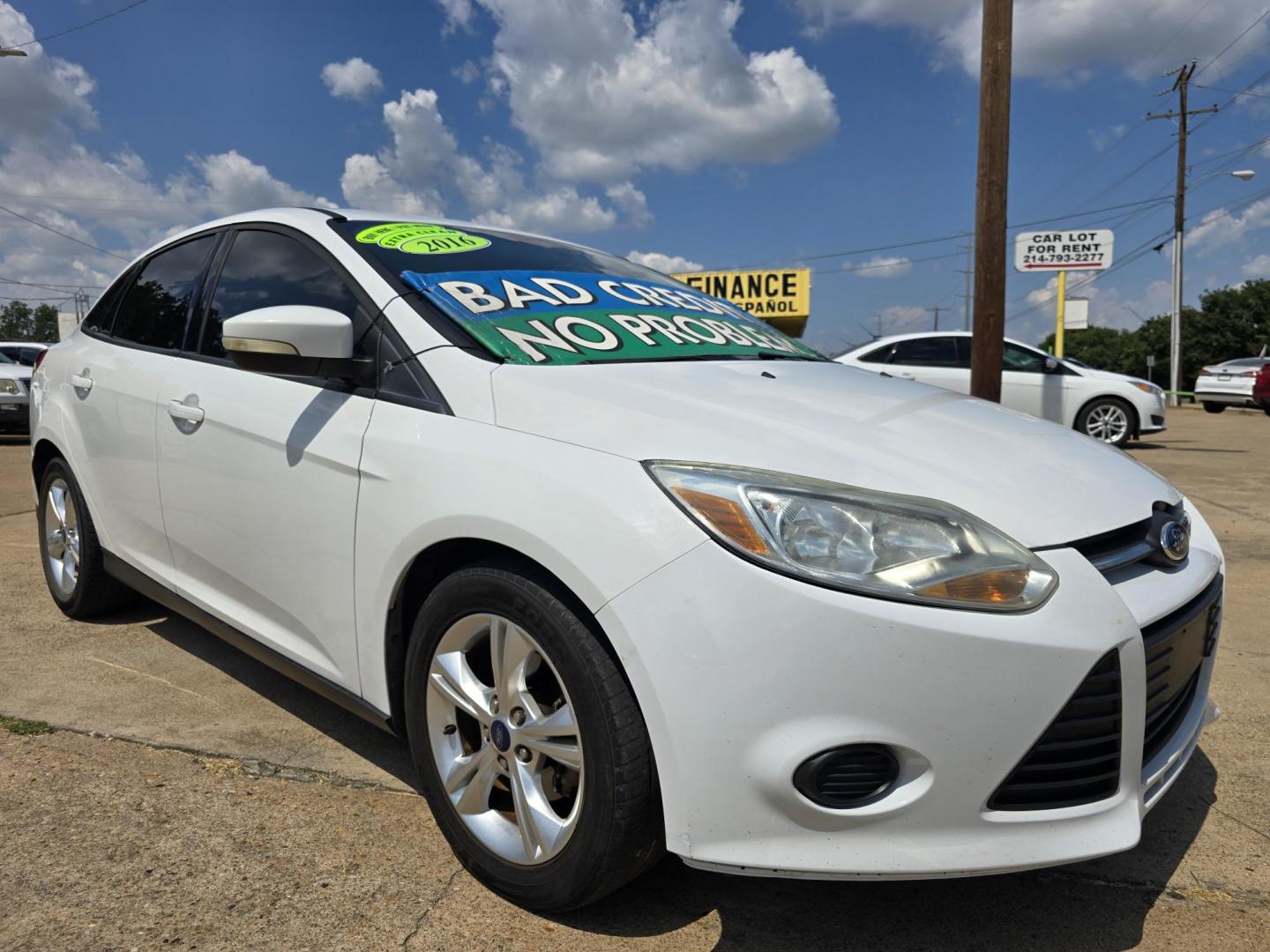 2013 WHITE Ford Focus SE (1FADP3F29DL) , AUTO transmission, located at 2660 S.Garland Avenue, Garland, TX, 75041, (469) 298-3118, 32.885387, -96.656776 - Photo#1