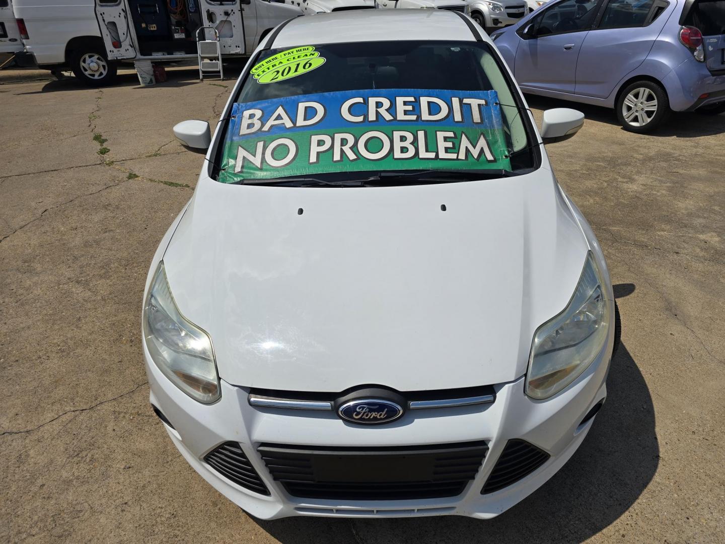 2013 WHITE Ford Focus SE (1FADP3F29DL) , AUTO transmission, located at 2660 S.Garland Avenue, Garland, TX, 75041, (469) 298-3118, 32.885387, -96.656776 - Photo#8