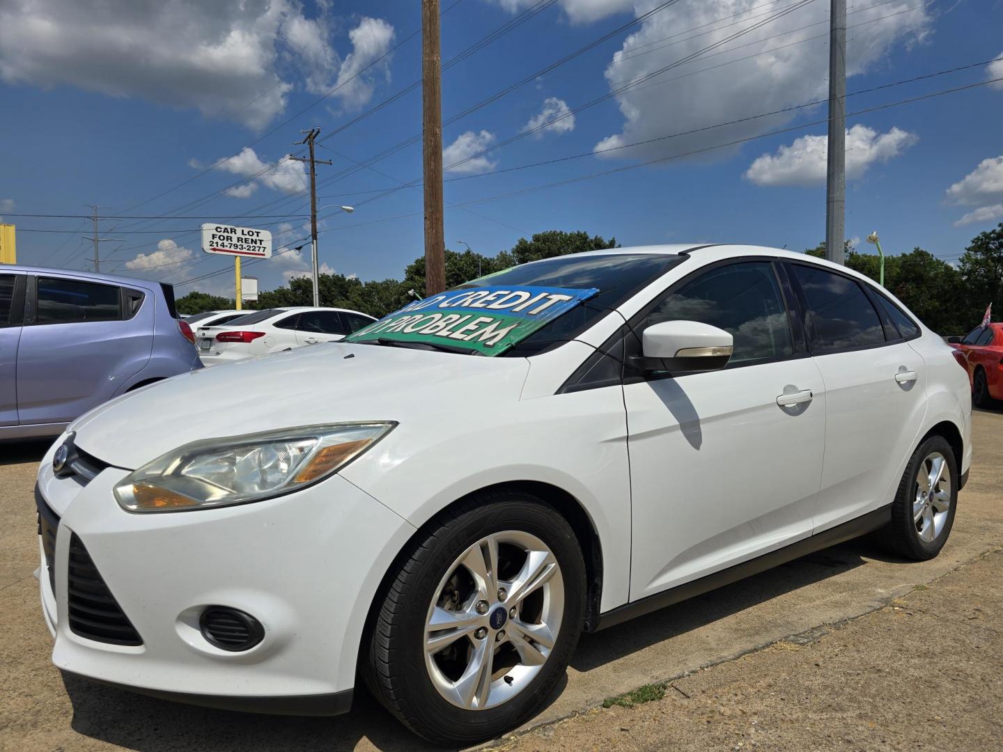 2013 WHITE Ford Focus SE (1FADP3F29DL) , AUTO transmission, located at 2660 S.Garland Avenue, Garland, TX, 75041, (469) 298-3118, 32.885387, -96.656776 - Photo#7