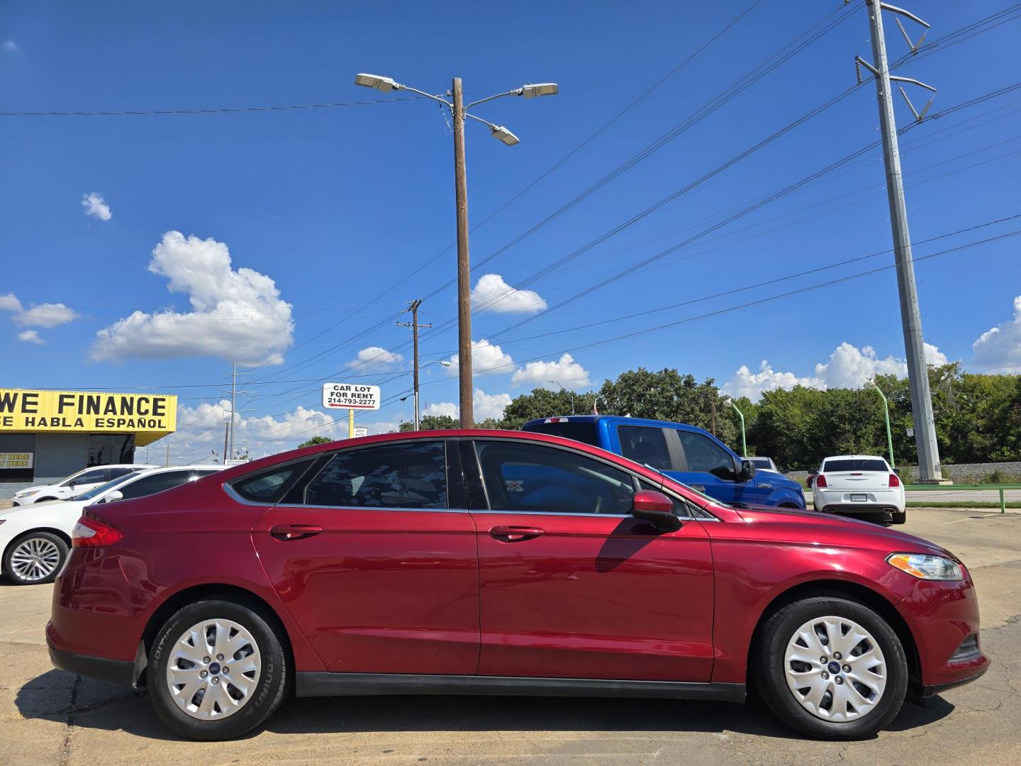 2013 RED Ford Fusion S (3FA6P0G78DR) with an 2.5L L4 DOHC 16V engine, AUTO transmission, located at 2660 S.Garland Avenue, Garland, TX, 75041, (469) 298-3118, 32.885387, -96.656776 - Photo#2