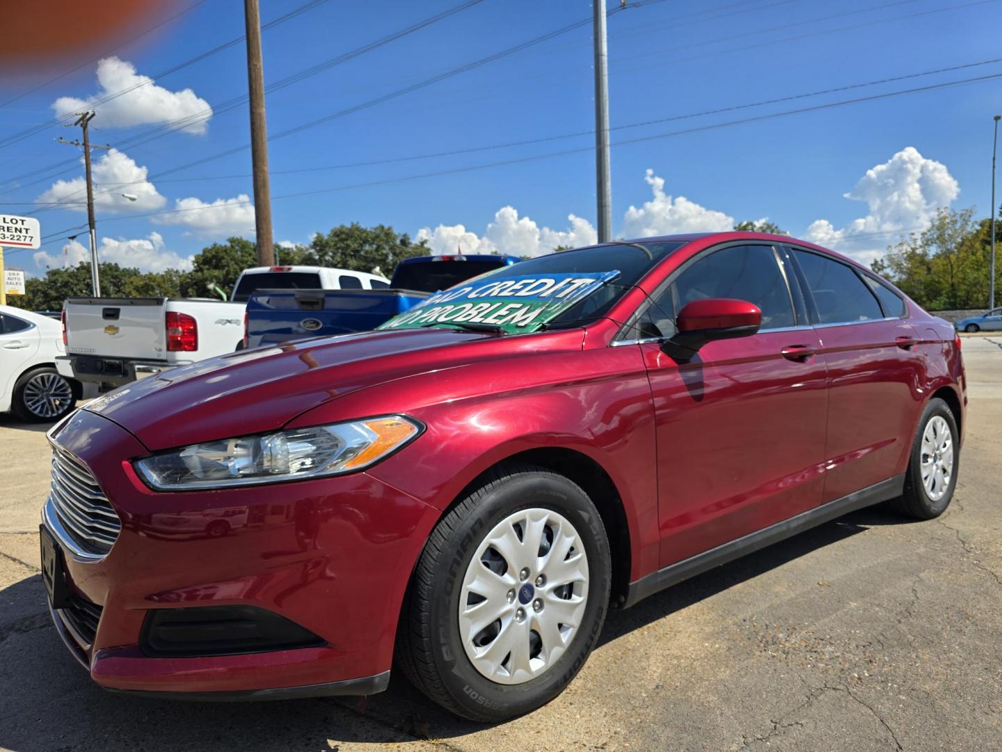 2013 RED Ford Fusion S (3FA6P0G78DR) with an 2.5L L4 DOHC 16V engine, AUTO transmission, located at 2660 S.Garland Avenue, Garland, TX, 75041, (469) 298-3118, 32.885387, -96.656776 - Photo#7