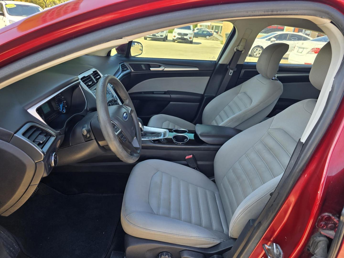 2013 RED Ford Fusion S (3FA6P0G78DR) with an 2.5L L4 DOHC 16V engine, AUTO transmission, located at 2660 S.Garland Avenue, Garland, TX, 75041, (469) 298-3118, 32.885387, -96.656776 - Photo#11