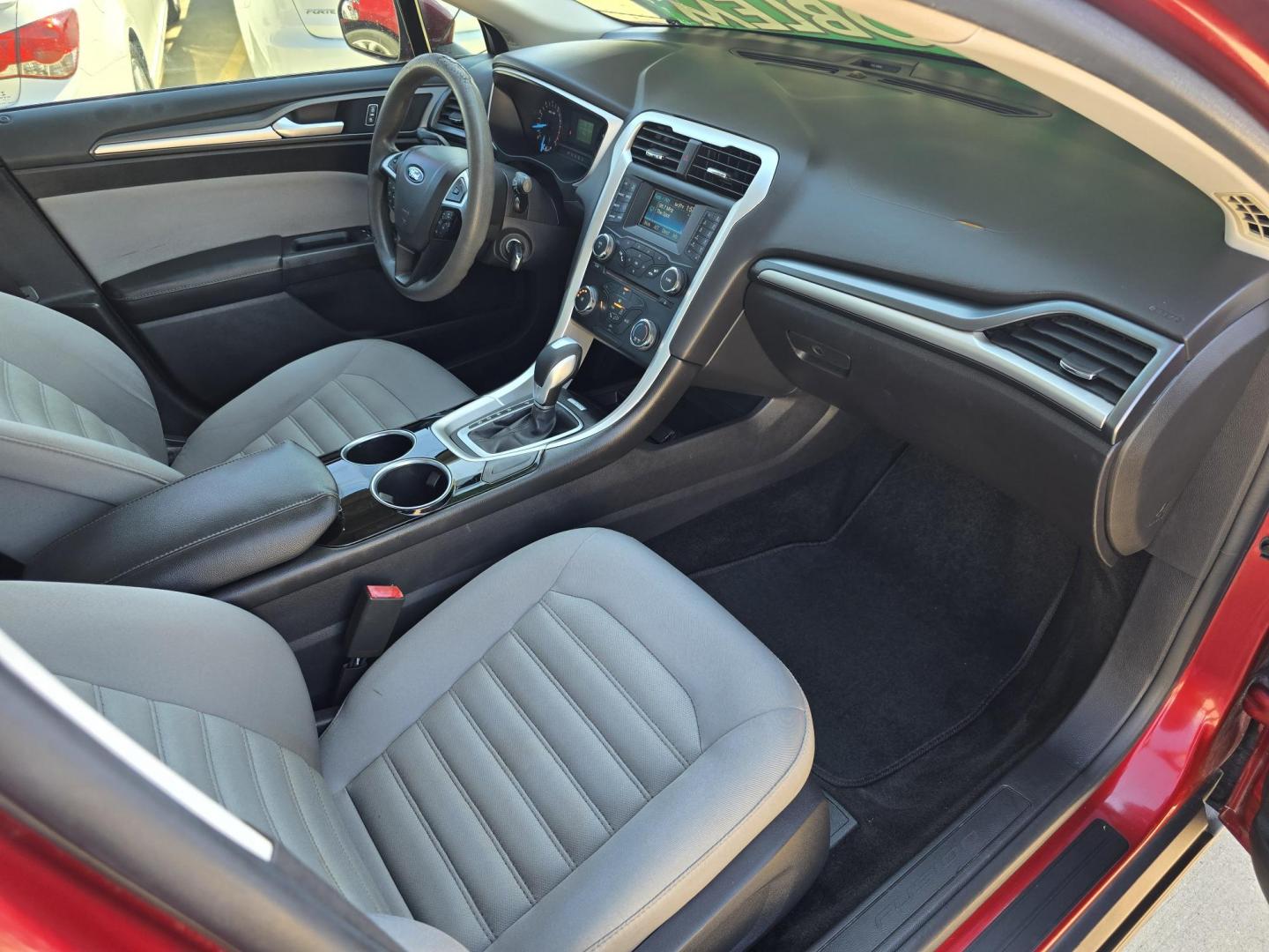 2013 RED Ford Fusion S (3FA6P0G78DR) with an 2.5L L4 DOHC 16V engine, AUTO transmission, located at 2660 S.Garland Avenue, Garland, TX, 75041, (469) 298-3118, 32.885387, -96.656776 - Photo#17
