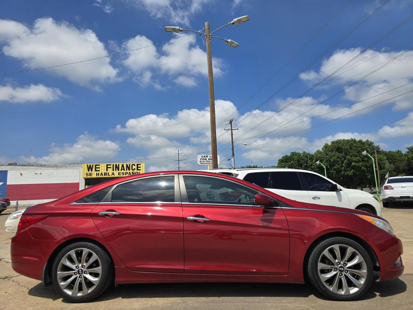 2013 RED Hyundai Sonata Limited (5NPEC4AC6DH) with an 2.4L L4 DOHC 16V engine, 6-Speed Automatic transmission, located at 2660 S.Garland Avenue, Garland, TX, 75041, (469) 298-3118, 32.885387, -96.656776 - Photo#2