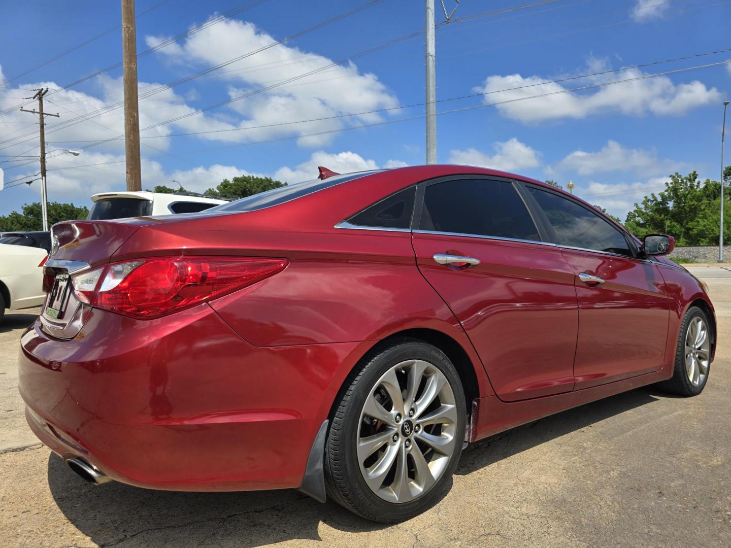 2013 RED Hyundai Sonata Limited (5NPEC4AC6DH) with an 2.4L L4 DOHC 16V engine, 6-Speed Automatic transmission, located at 2660 S.Garland Avenue, Garland, TX, 75041, (469) 298-3118, 32.885387, -96.656776 - Photo#3