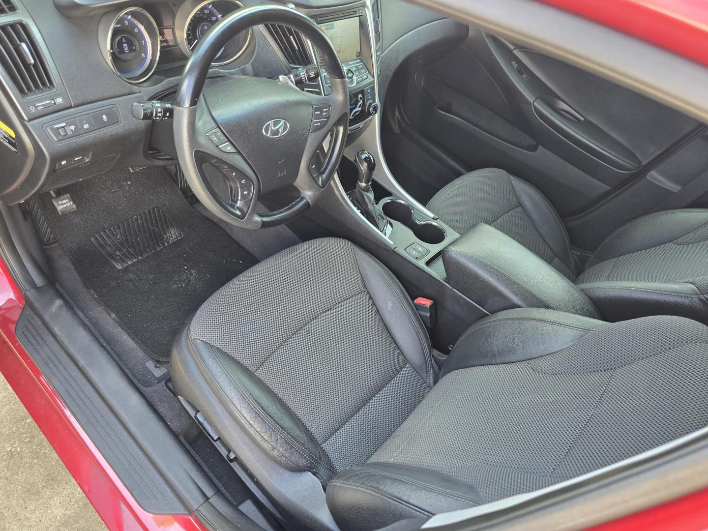 2013 RED Hyundai Sonata Limited (5NPEC4AC6DH) with an 2.4L L4 DOHC 16V engine, 6-Speed Automatic transmission, located at 2660 S.Garland Avenue, Garland, TX, 75041, (469) 298-3118, 32.885387, -96.656776 - Photo#10