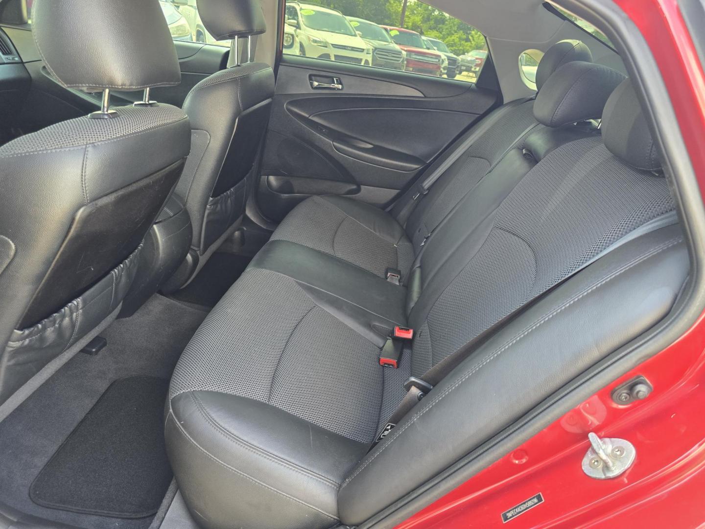 2013 RED Hyundai Sonata Limited (5NPEC4AC6DH) with an 2.4L L4 DOHC 16V engine, 6-Speed Automatic transmission, located at 2660 S.Garland Avenue, Garland, TX, 75041, (469) 298-3118, 32.885387, -96.656776 - Photo#18
