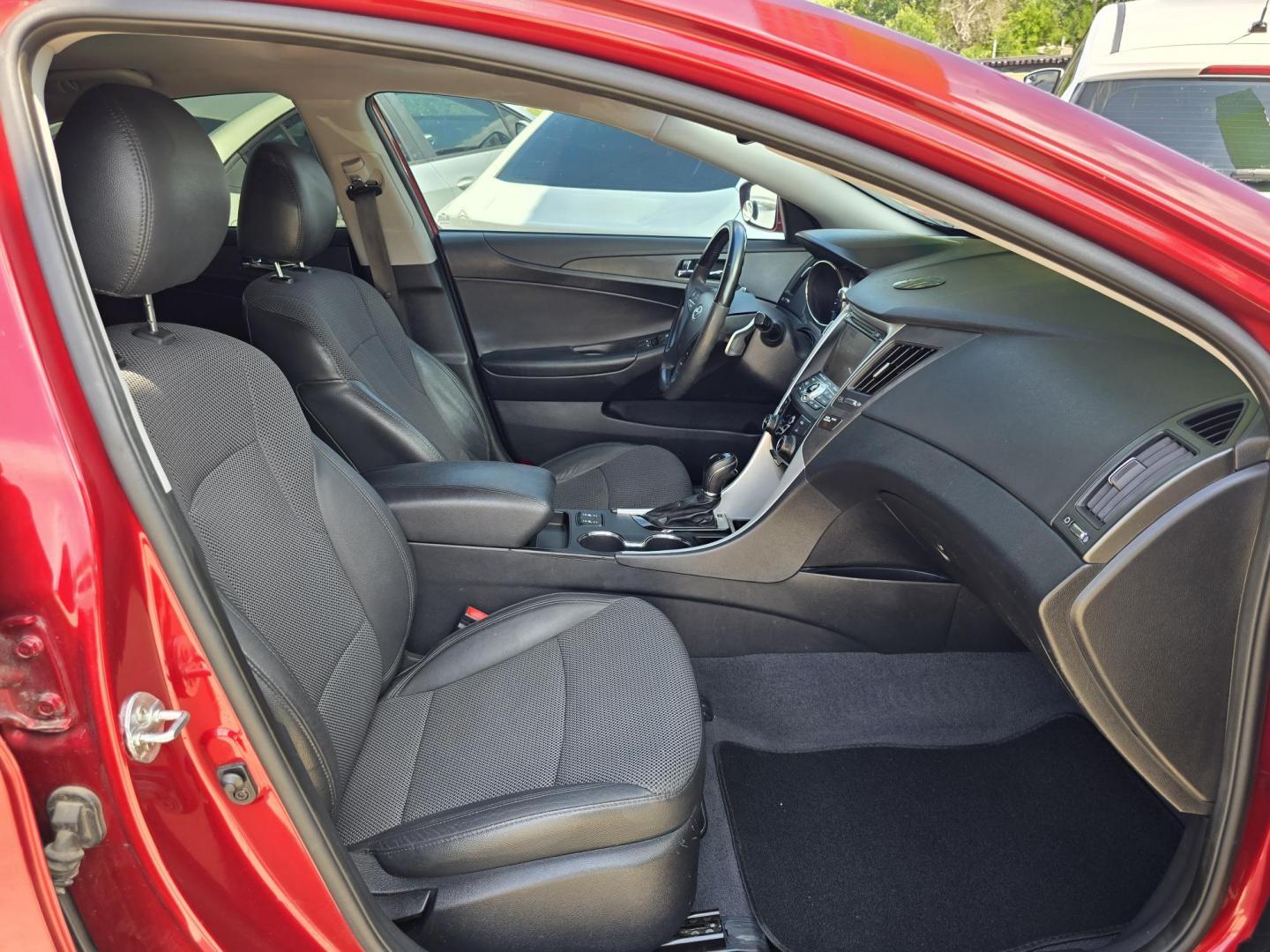 2013 RED Hyundai Sonata Limited (5NPEC4AC6DH) with an 2.4L L4 DOHC 16V engine, 6-Speed Automatic transmission, located at 2660 S.Garland Avenue, Garland, TX, 75041, (469) 298-3118, 32.885387, -96.656776 - Photo#20
