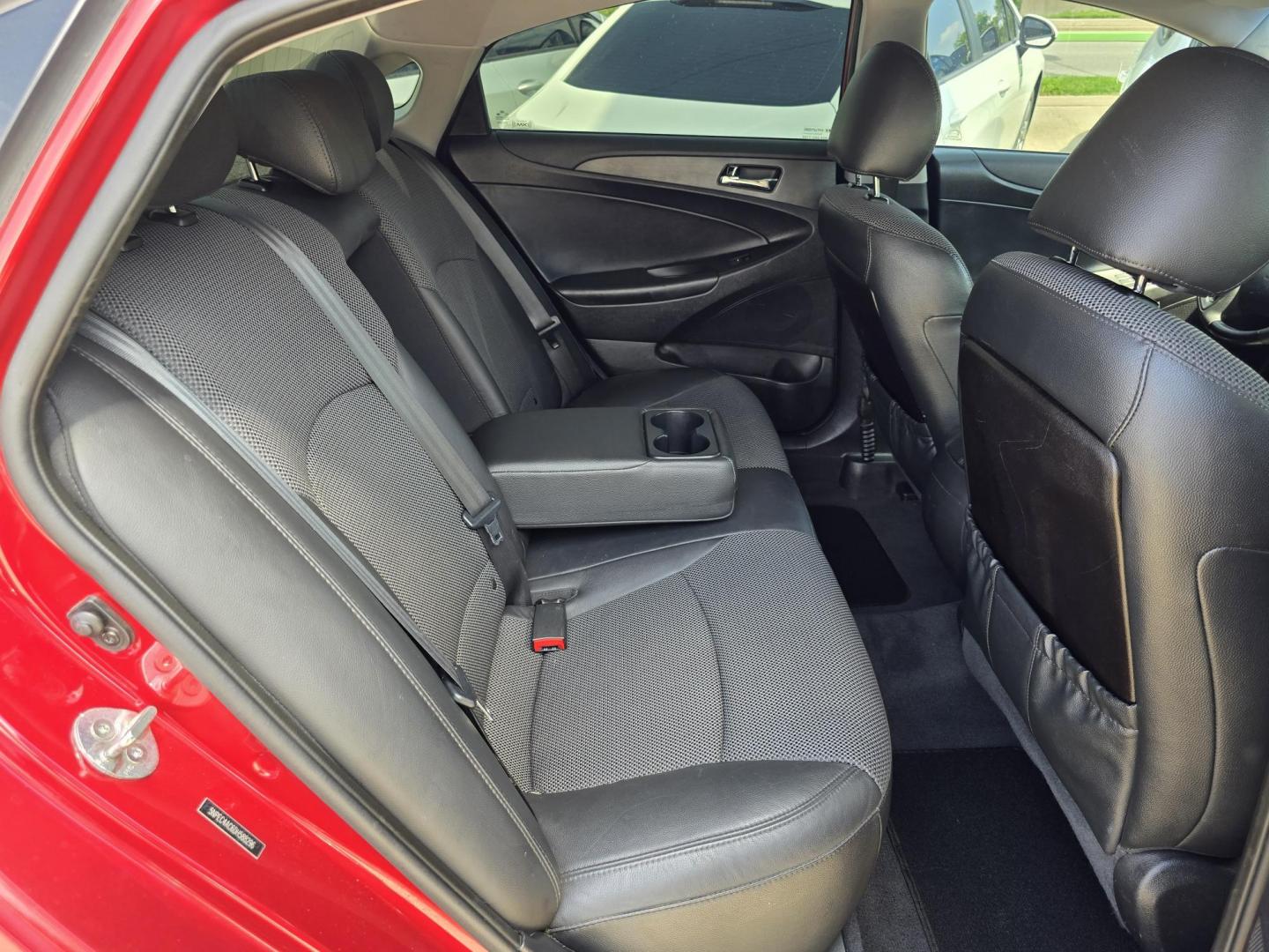 2013 RED Hyundai Sonata Limited (5NPEC4AC6DH) with an 2.4L L4 DOHC 16V engine, 6-Speed Automatic transmission, located at 2660 S.Garland Avenue, Garland, TX, 75041, (469) 298-3118, 32.885387, -96.656776 - Photo#19