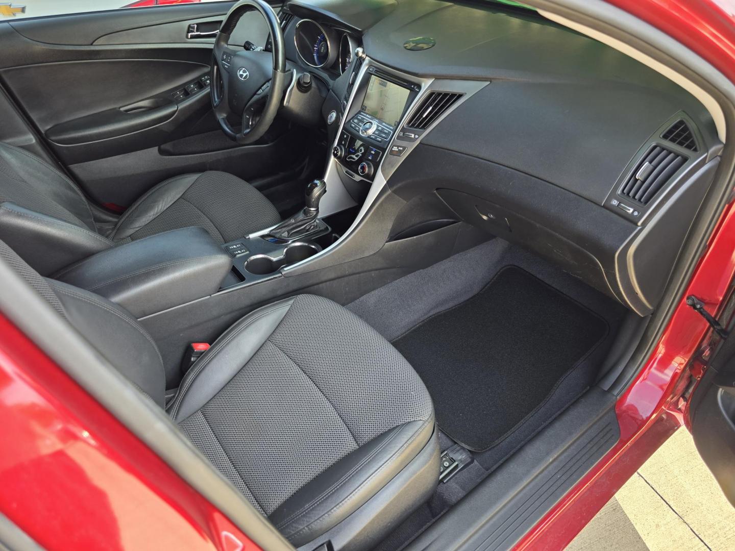 2013 RED Hyundai Sonata Limited (5NPEC4AC6DH) with an 2.4L L4 DOHC 16V engine, 6-Speed Automatic transmission, located at 2660 S.Garland Avenue, Garland, TX, 75041, (469) 298-3118, 32.885387, -96.656776 - Photo#21