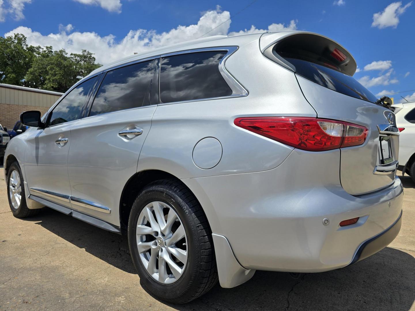 2013 SILVER Infiniti JX (5N1AL0MM7DC) with an 3.5L V6 DOHC 24V engine, Continuously Variable Transmission transmission, located at 2660 S.Garland Avenue, Garland, TX, 75041, (469) 298-3118, 32.885387, -96.656776 - Photo#5
