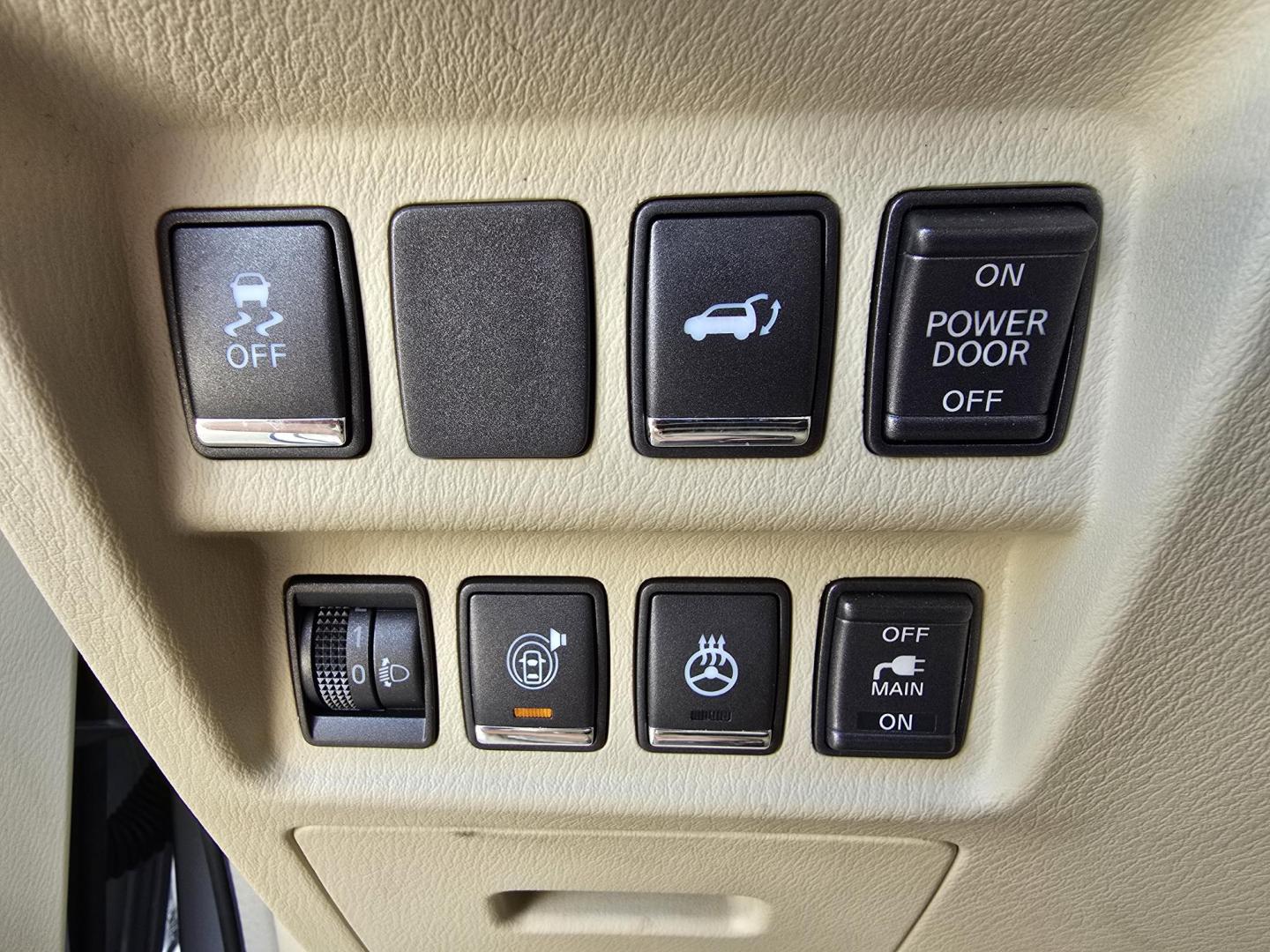 2013 SILVER Infiniti JX (5N1AL0MM7DC) with an 3.5L V6 DOHC 24V engine, Continuously Variable Transmission transmission, located at 2660 S.Garland Avenue, Garland, TX, 75041, (469) 298-3118, 32.885387, -96.656776 - Photo#10