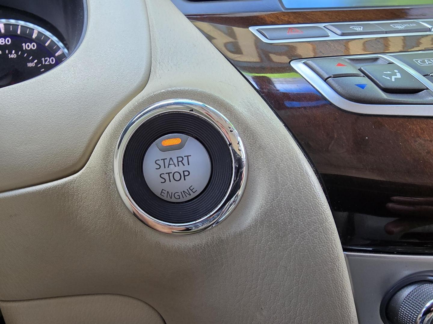 2013 SILVER Infiniti JX (5N1AL0MM7DC) with an 3.5L V6 DOHC 24V engine, Continuously Variable Transmission transmission, located at 2660 S.Garland Avenue, Garland, TX, 75041, (469) 298-3118, 32.885387, -96.656776 - Photo#13