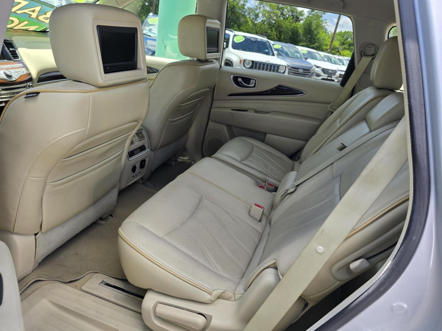 2013 SILVER Infiniti JX (5N1AL0MM7DC) with an 3.5L V6 DOHC 24V engine, Continuously Variable Transmission transmission, located at 2660 S.Garland Avenue, Garland, TX, 75041, (469) 298-3118, 32.885387, -96.656776 - Photo#18