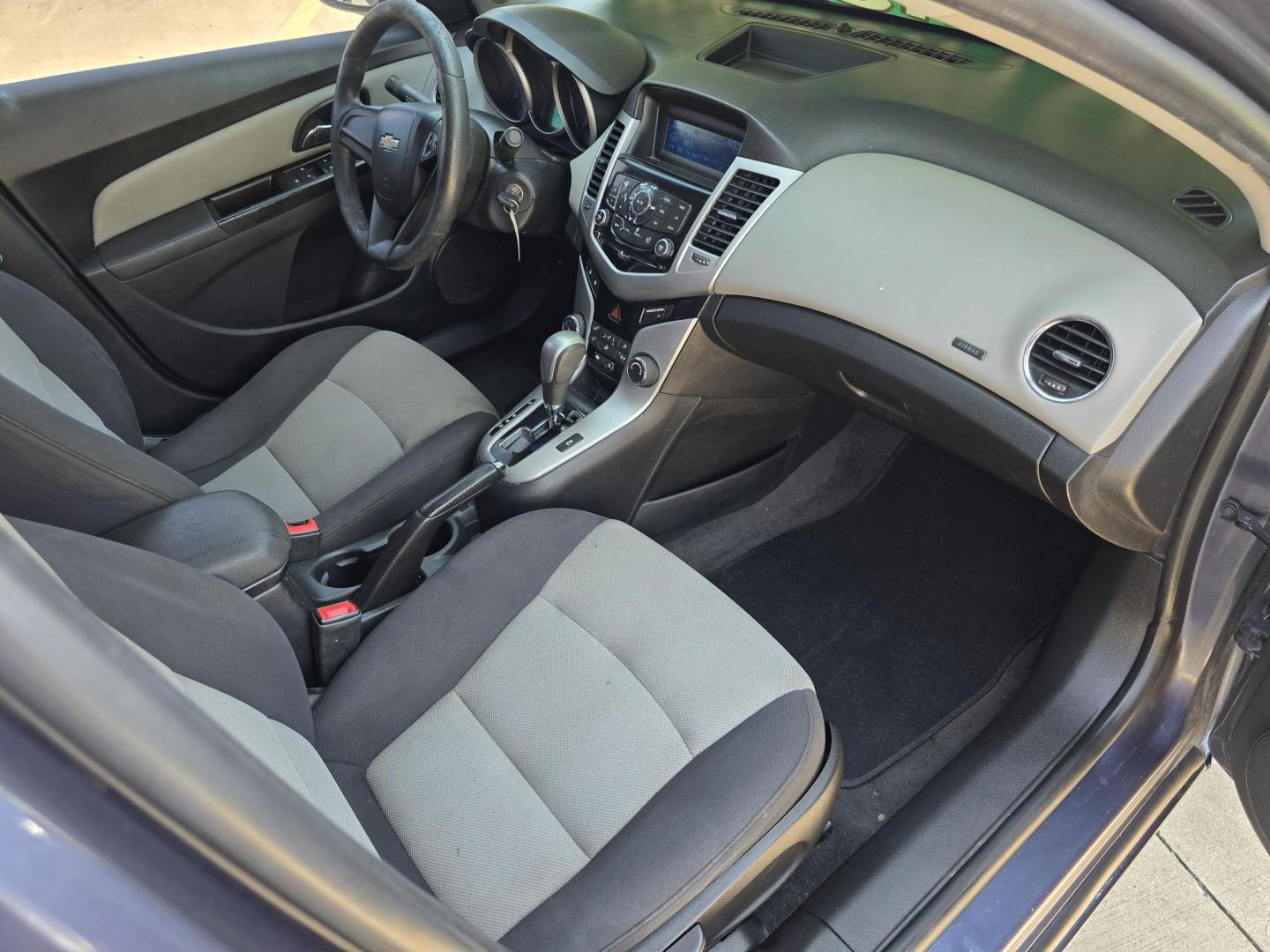2014 BLUE /GRAY CHEVROLET CRUZE LS LS (1G1PA5SH7E7) , AUTO transmission, located at 2660 S.Garland Avenue, Garland, TX, 75041, (469) 298-3118, 32.885387, -96.656776 - Welcome to DallasAutos4Less, one of the Premier BUY HERE PAY HERE Dealers in the North Dallas Area. We specialize in financing to people with NO CREDIT or BAD CREDIT. We need proof of income, proof of residence, and a ID. Come buy your new car from us today!! This is a very clean 2014 CHEVY CRUZE - Photo#17
